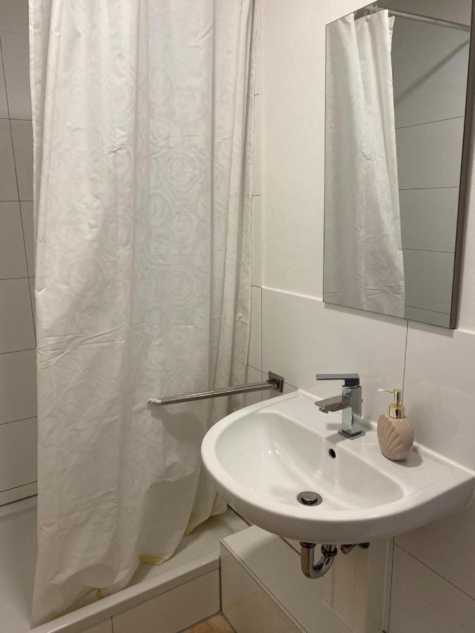 Ferienwohnung Monteurzimmer Karlsruhe Bagian luar foto